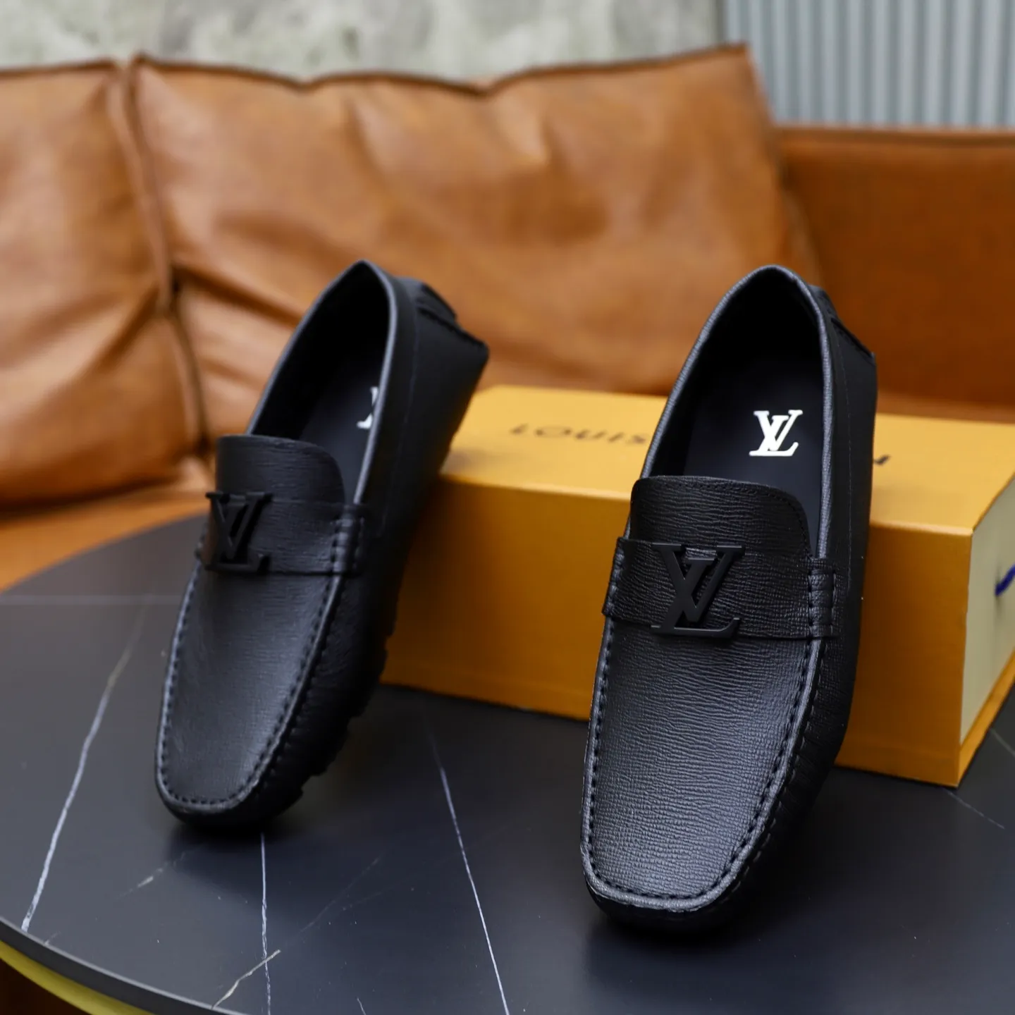 Ex-factory price: 480💰【LV】Louis Vuitton ⚠️High-end men’s driving and pedal series ⚠️38-44 (customized for 45) ⚠️All original cowhide leather! Thick and soft! Made entirely of calfskin lining! Rubber sheet anti-slip beanie sole! Three-dimensional package technology! Fashionable and classic! Handicrafts! Original high quality! Feel free to compare!